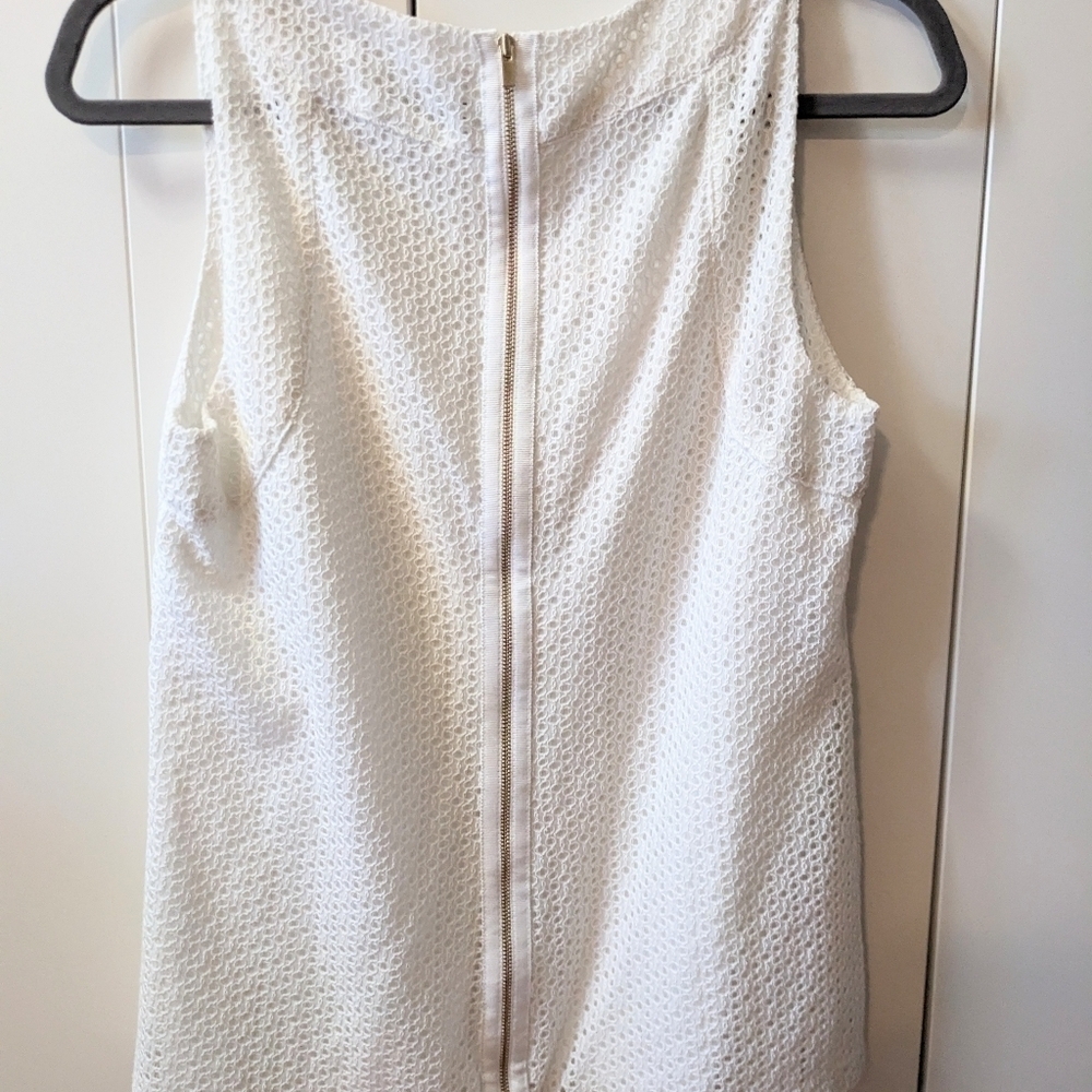 BANANA REPUBLIC, fitted, eyelet sleeveless top, gold back zipper, Size 8. White. - Picture 3 of 8